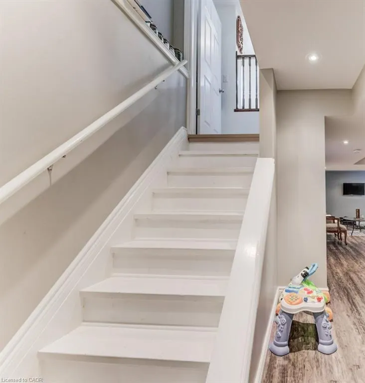 220 Lemon Grass Crescent