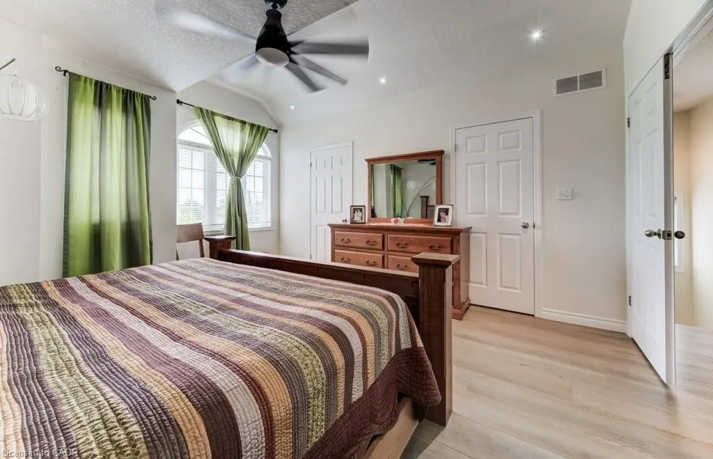 220 Lemon Grass Crescent