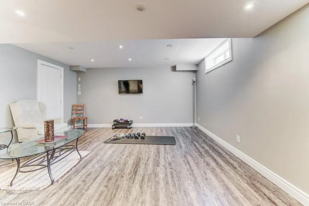 220 Lemon Grass Crescent