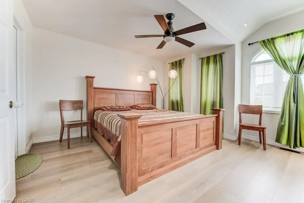 220 Lemon Grass Crescent