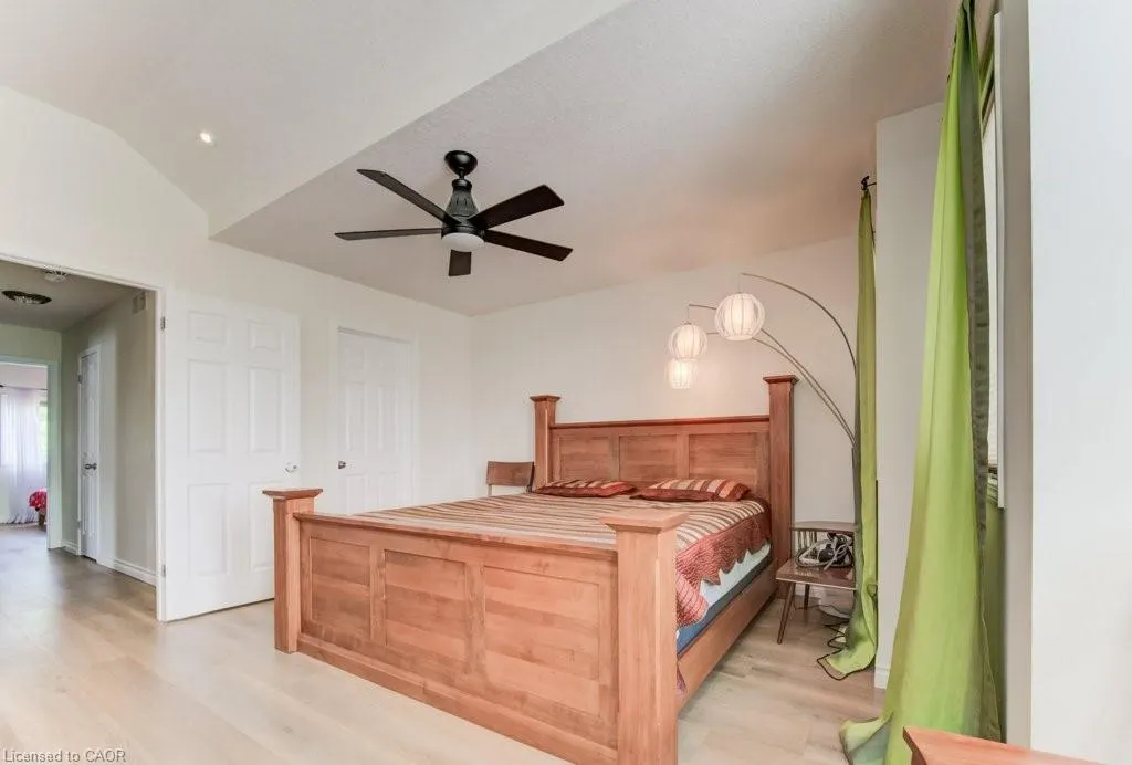 220 Lemon Grass Crescent
