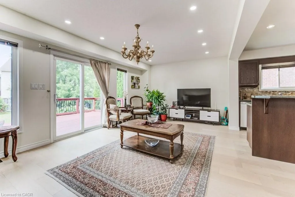 220 Lemon Grass Crescent