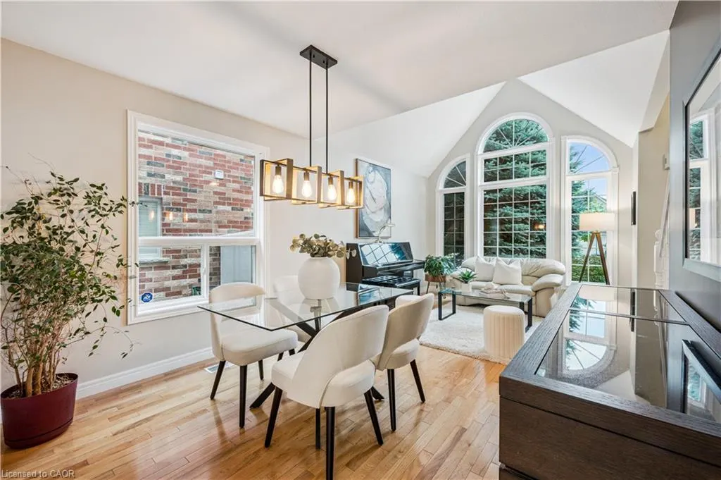 533 Rush Meadow Crescent