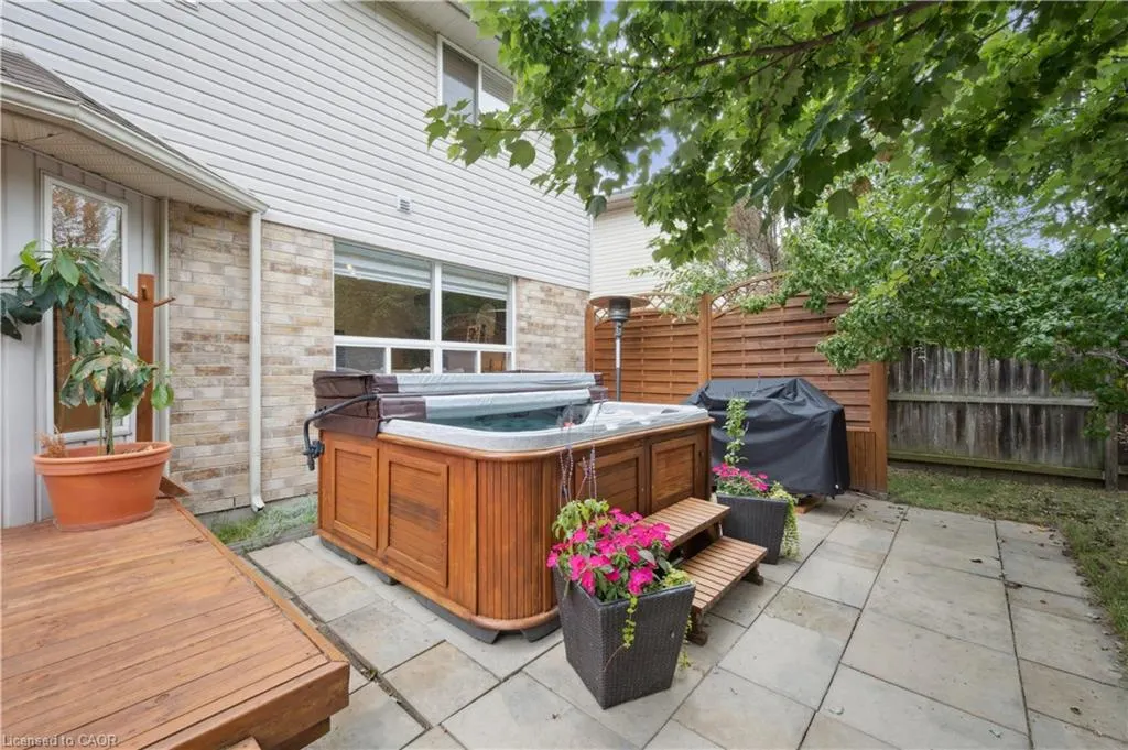 533 Rush Meadow Crescent