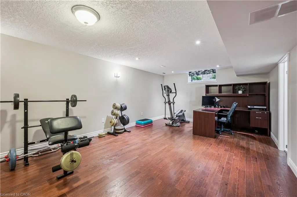 533 Rush Meadow Crescent