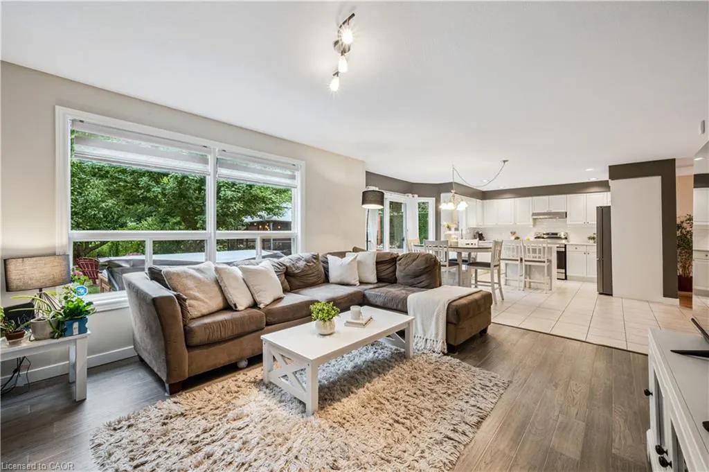 533 Rush Meadow Crescent