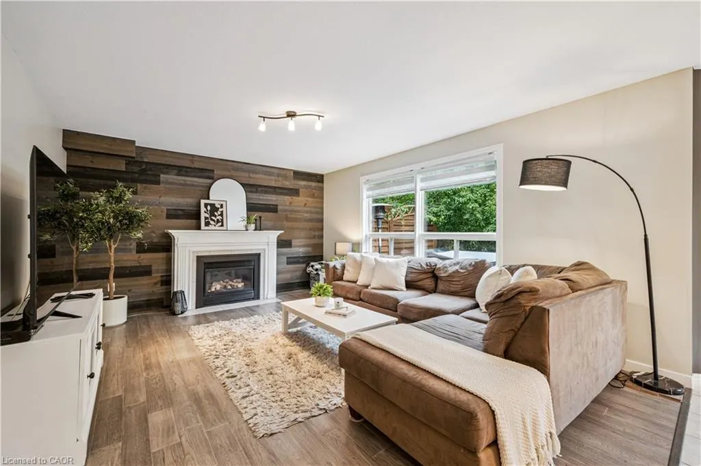 533 Rush Meadow Crescent
