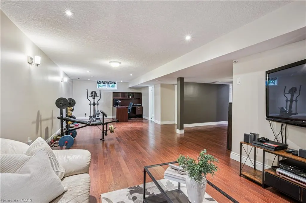533 Rush Meadow Crescent