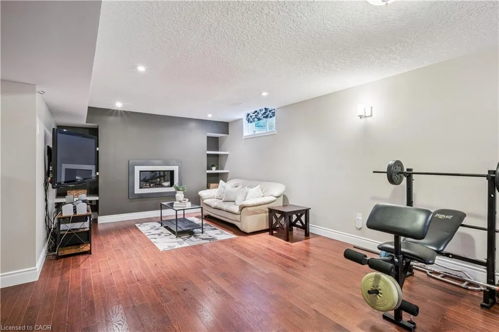 533 Rush Meadow Crescent