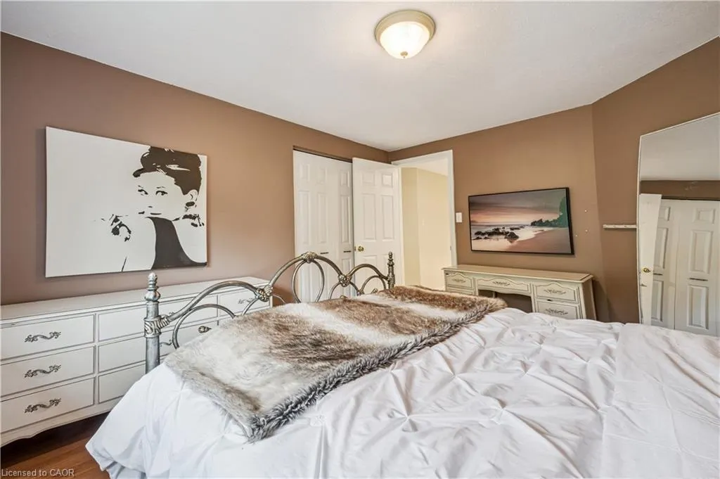 533 Rush Meadow Crescent