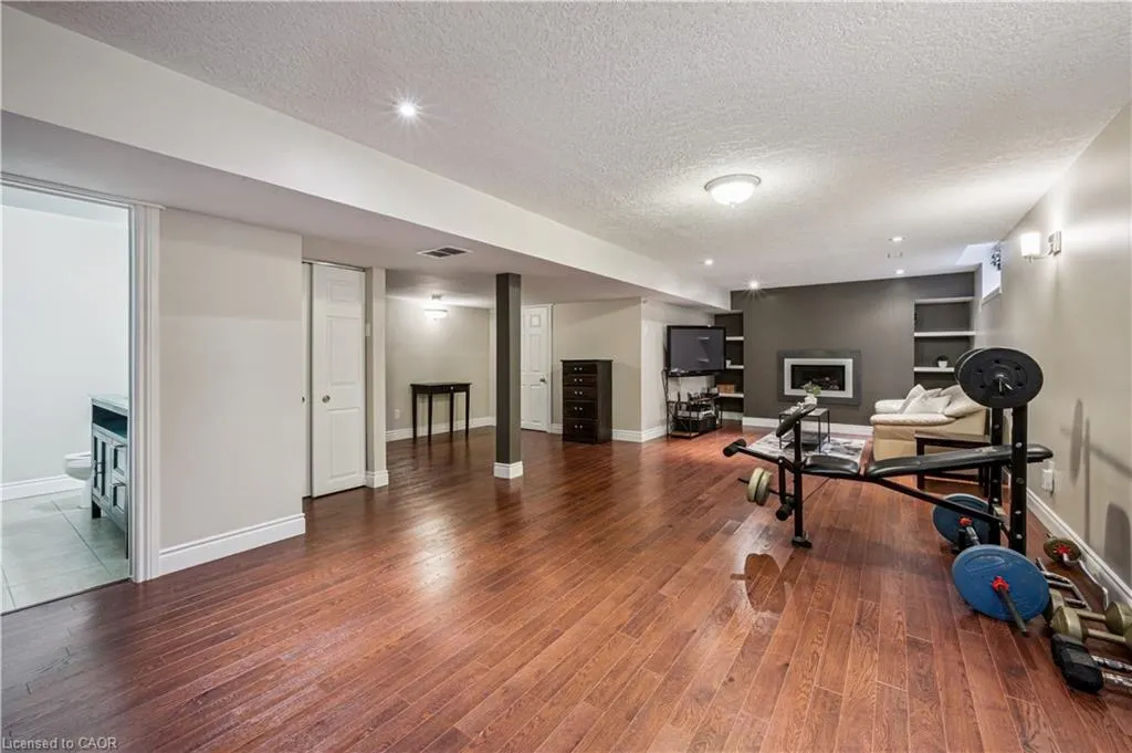 533 Rush Meadow Crescent