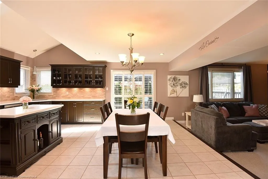210 Claudette Gate
