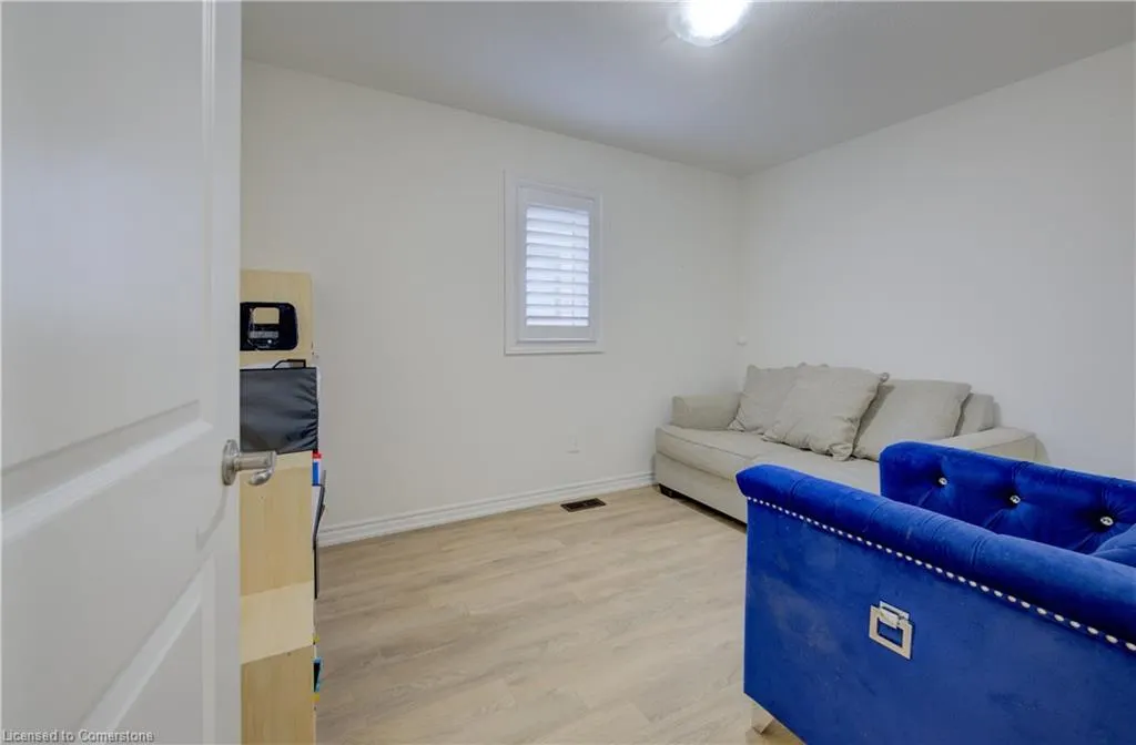 8 Whitton Drive