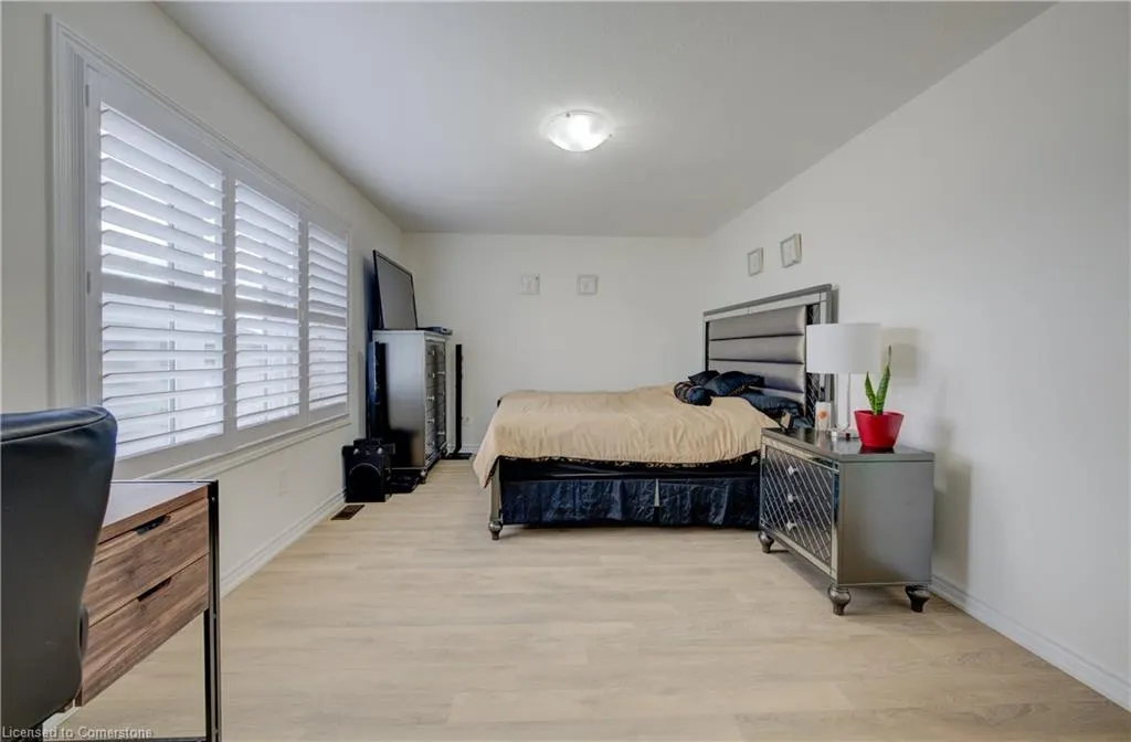 8 Whitton Drive