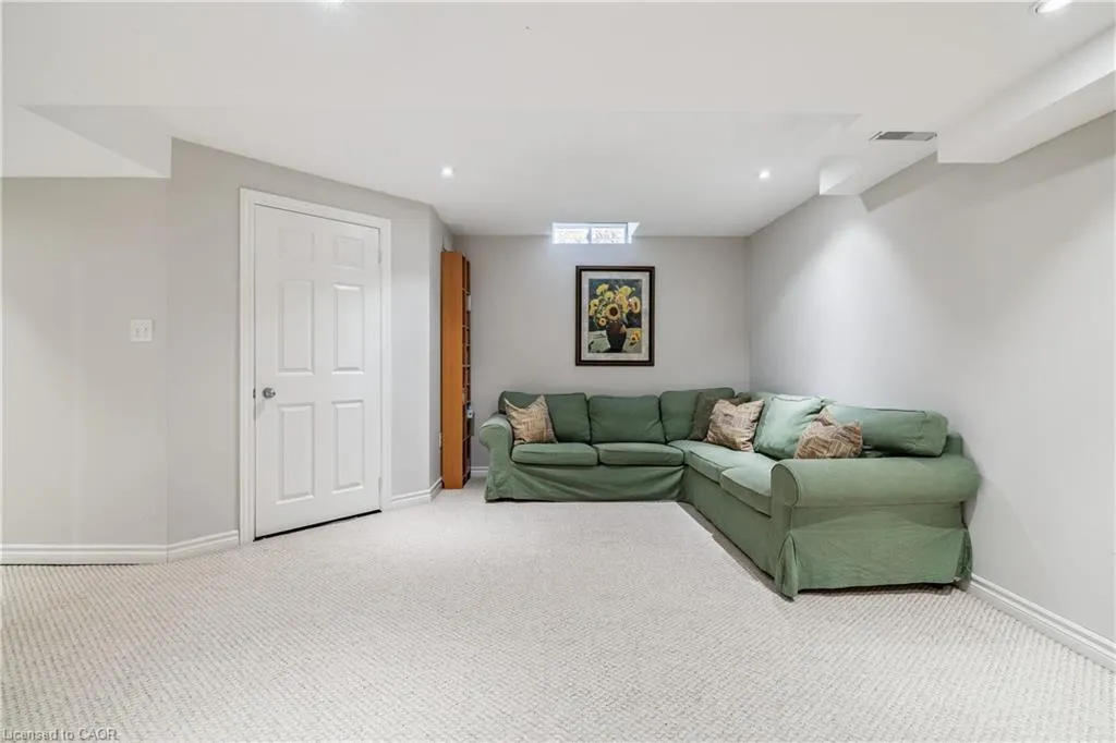 5186 Ravine Crescent
