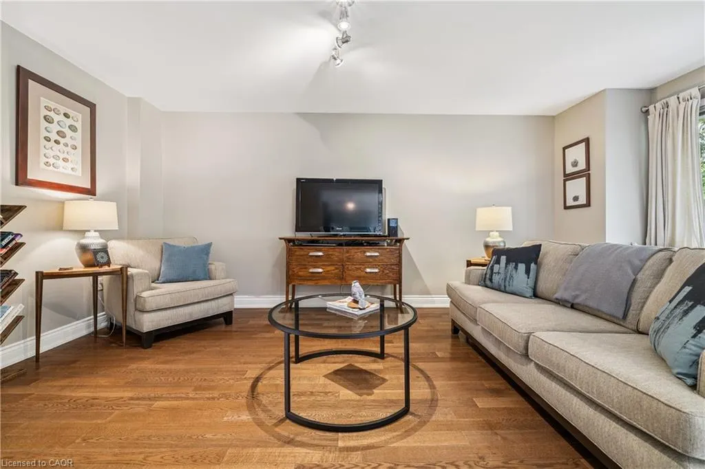 5186 Ravine Crescent