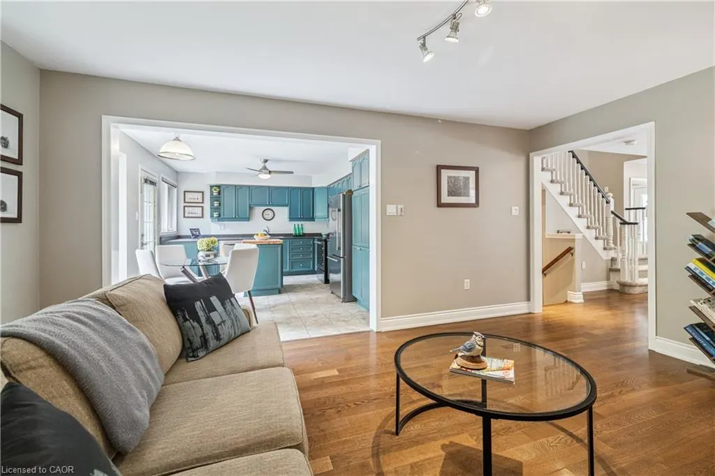 5186 Ravine Crescent