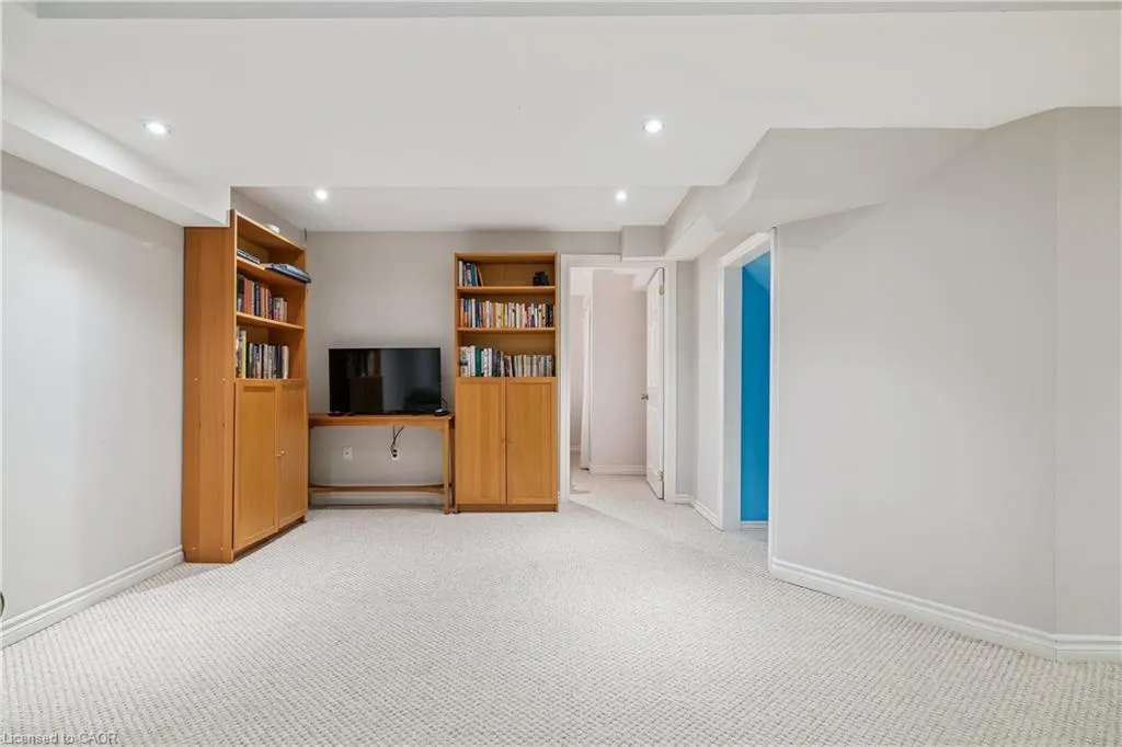 5186 Ravine Crescent