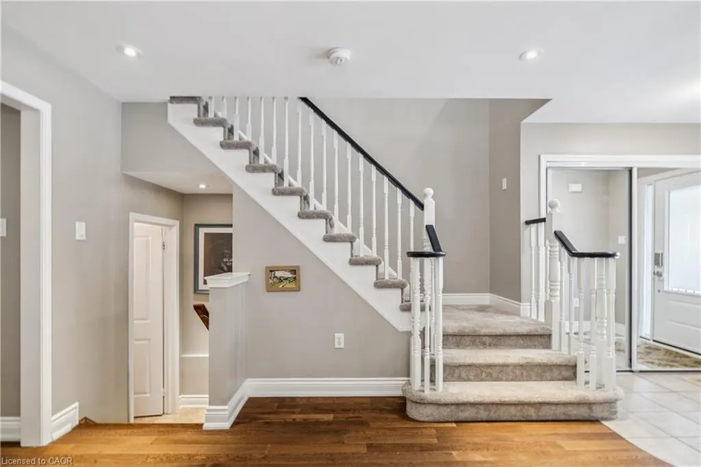 5186 Ravine Crescent