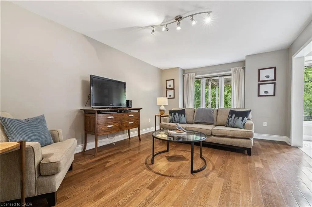 5186 Ravine Crescent
