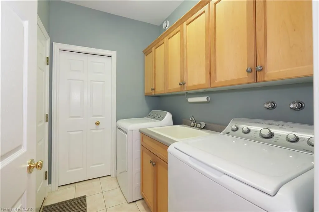 212 The Lions Gate