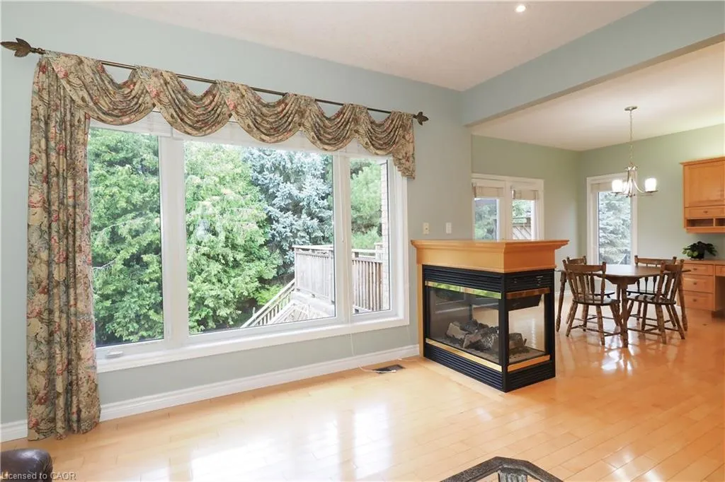 212 The Lions Gate