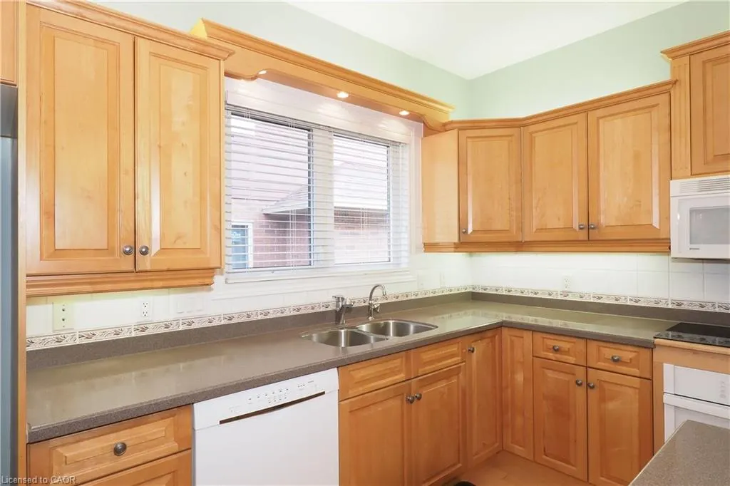212 The Lions Gate