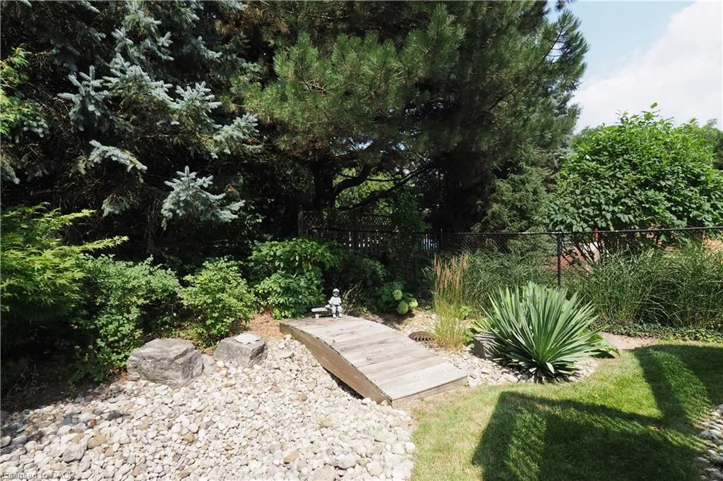 212 The Lions Gate