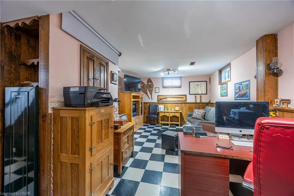 143 St James Street S
