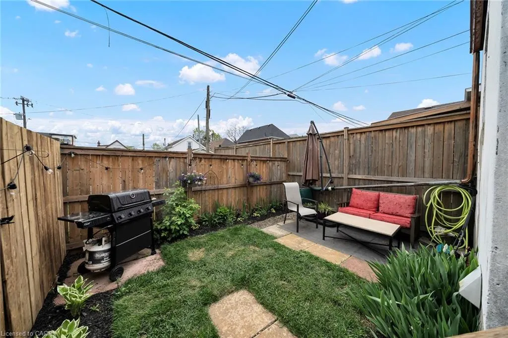 92 Glendale Avenue N