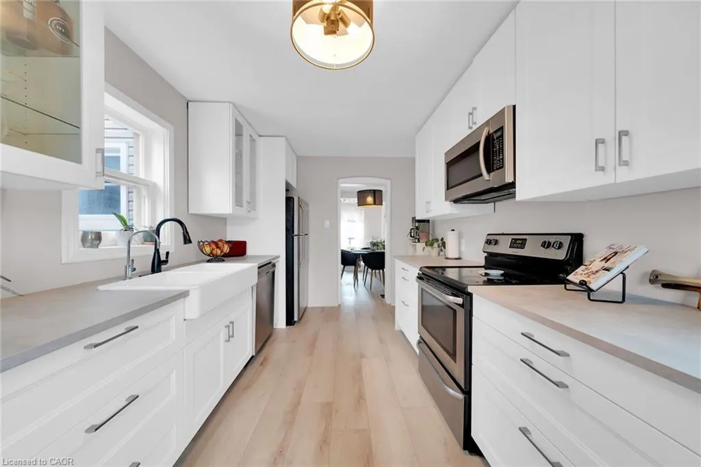 92 Glendale Avenue N