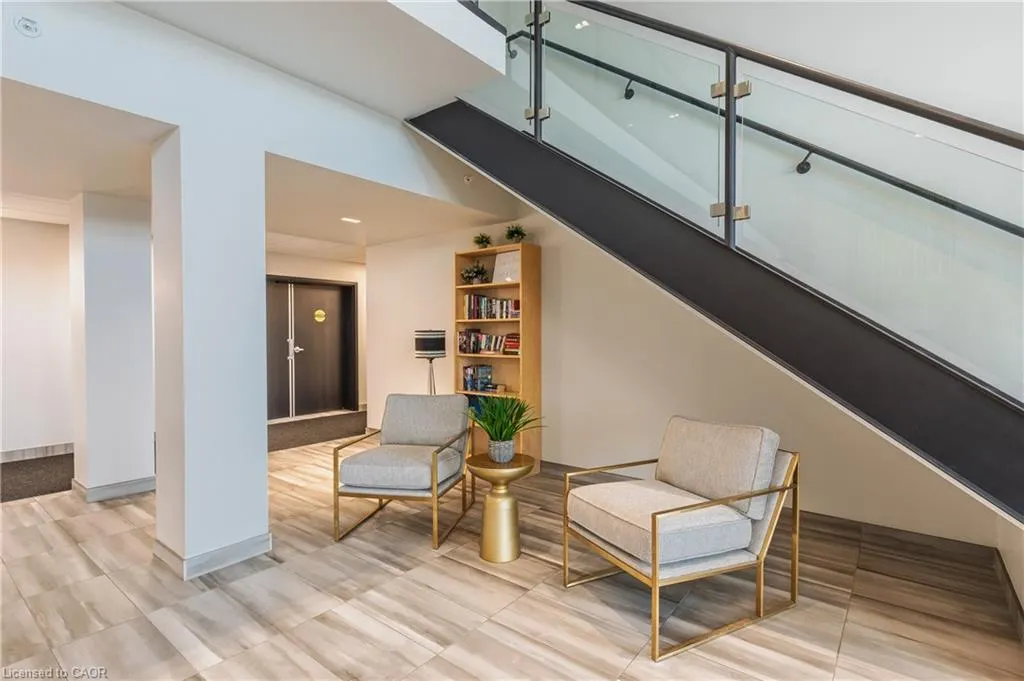 35 Kingsbury Square, #202