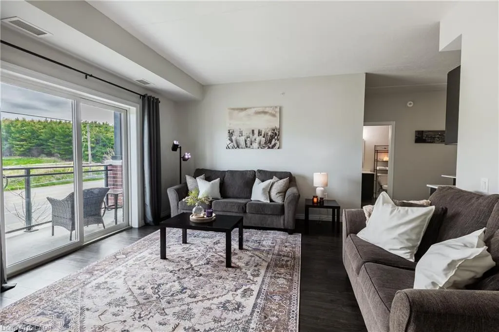 35 Kingsbury Square, #202