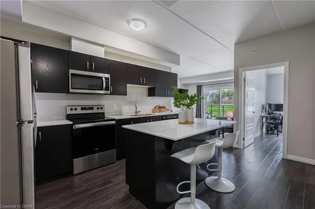 35 Kingsbury Square, #202