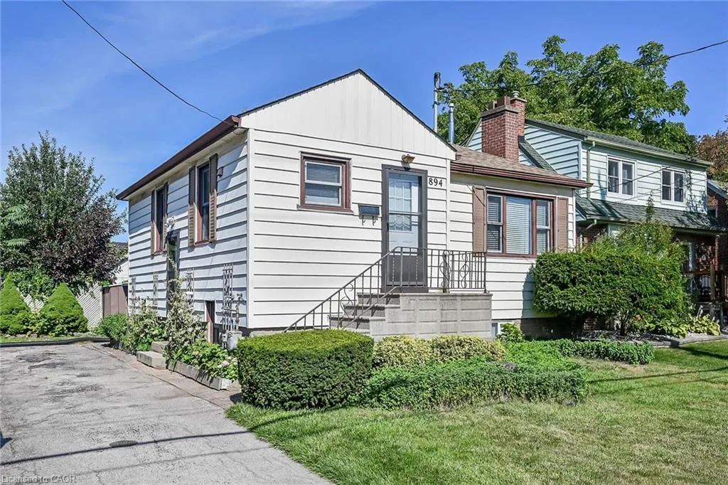 894 Garth Street