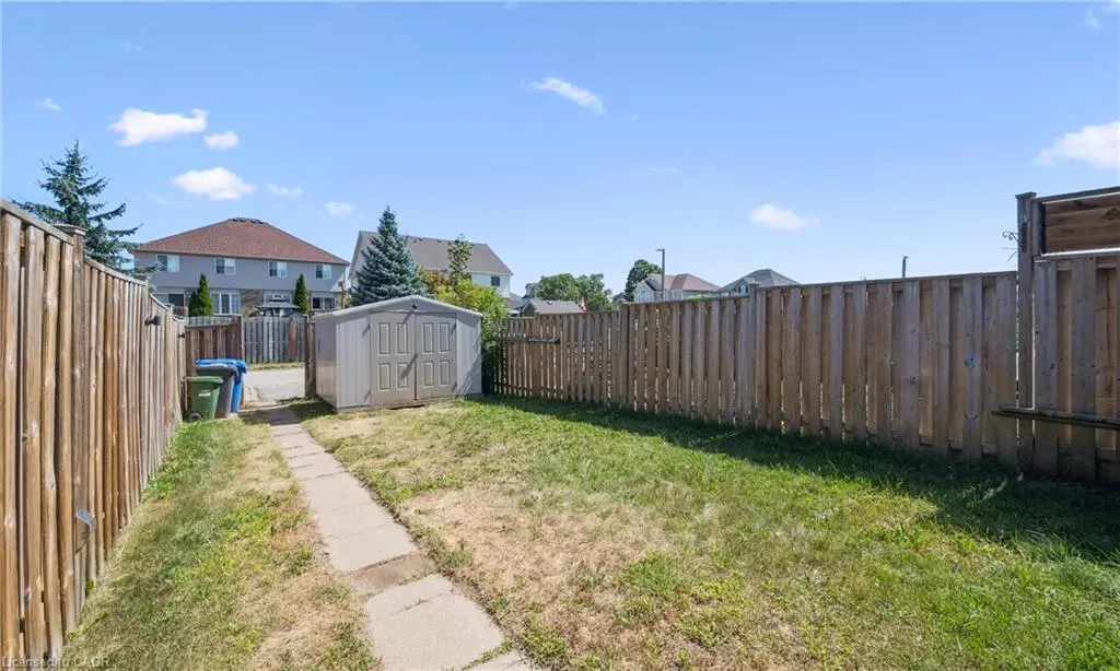 543 Victoria Road N