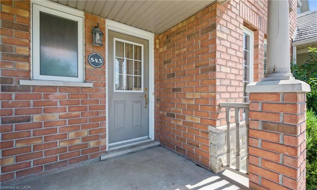 543 Victoria Road N