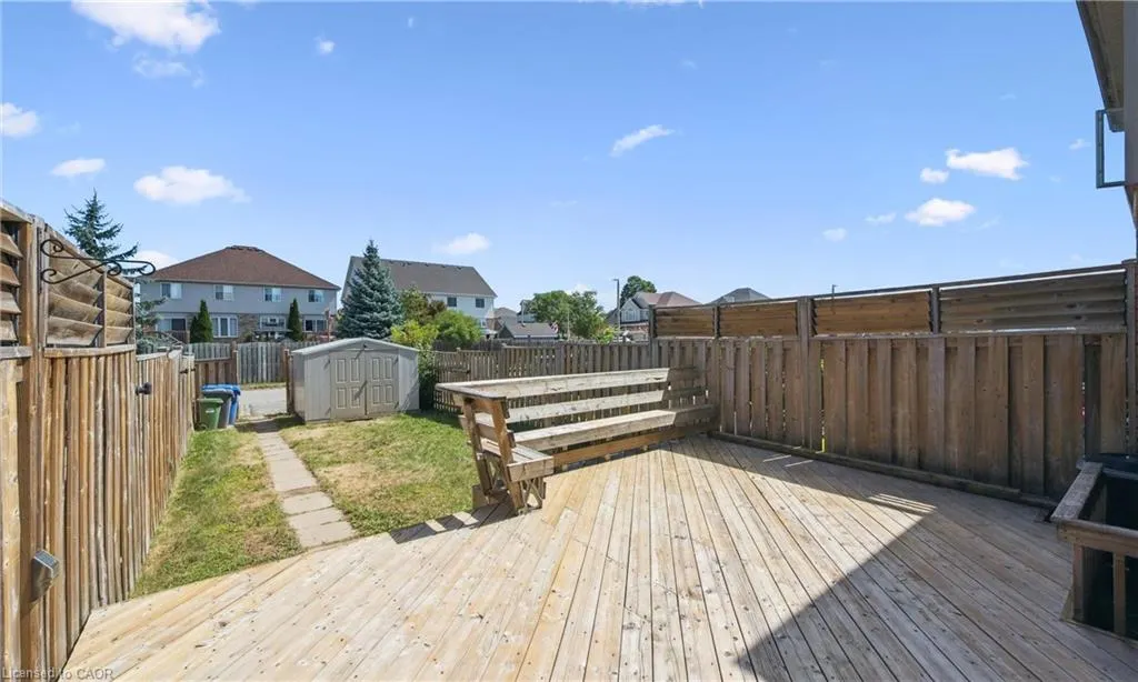 543 Victoria Road N
