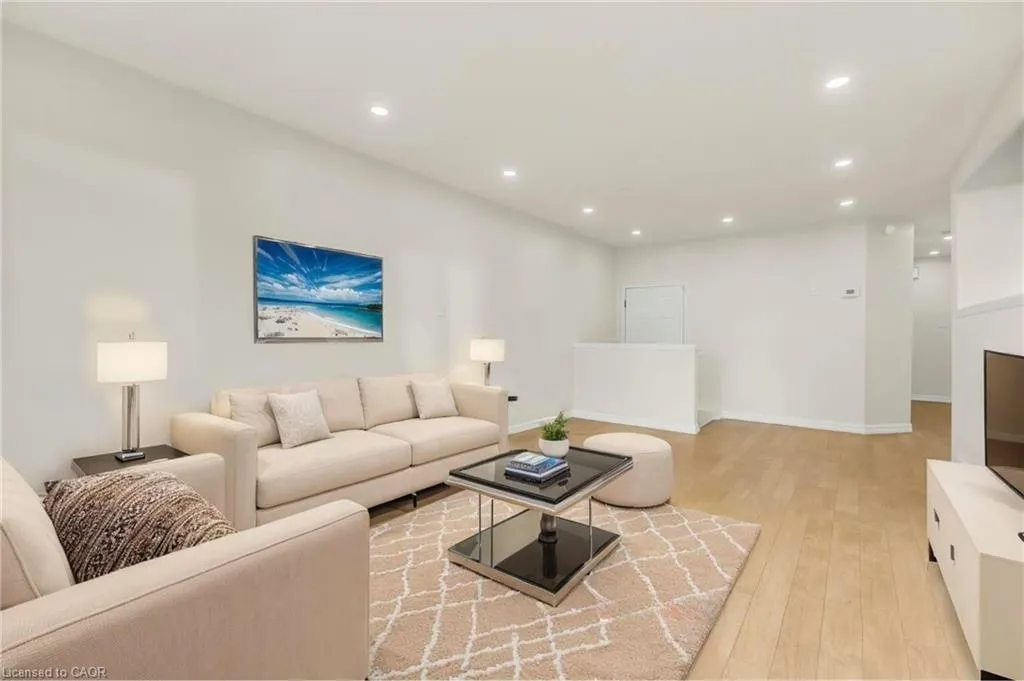 62 Foxglove Crescent