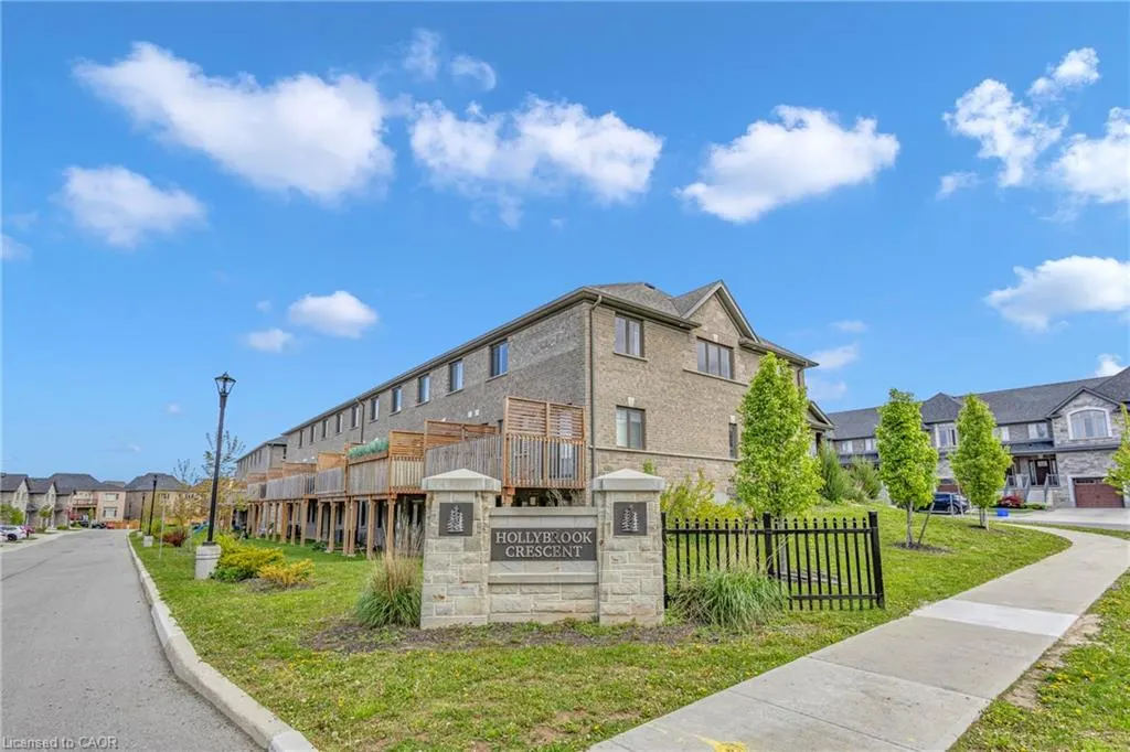121 Hollybrook Trail