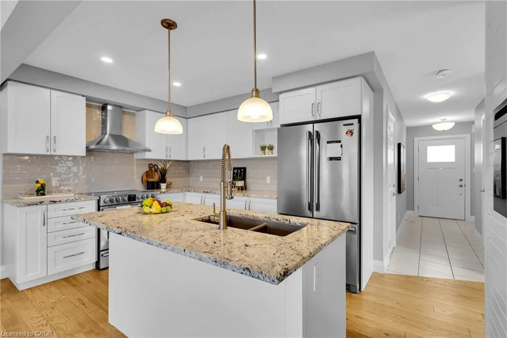 121 Hollybrook Trail
