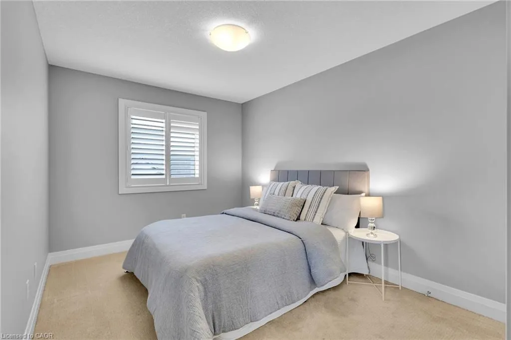 121 Hollybrook Trail