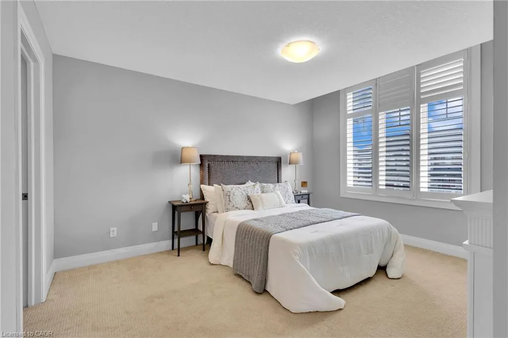 121 Hollybrook Trail