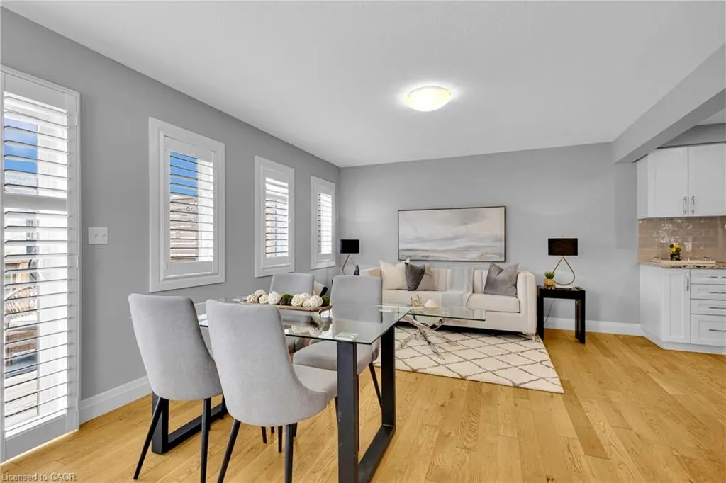 121 Hollybrook Trail