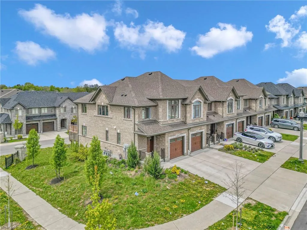 121 Hollybrook Trail