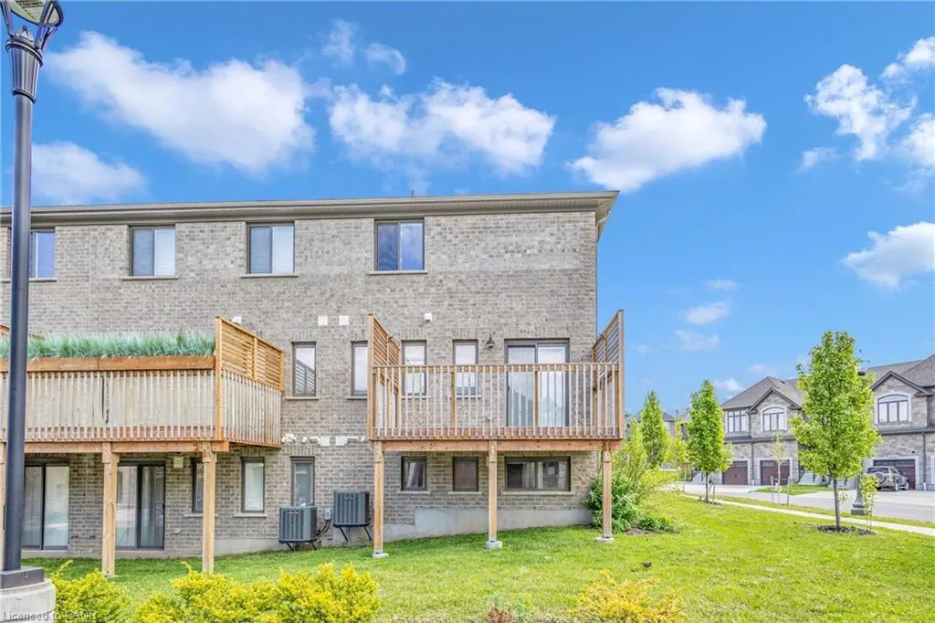 121 Hollybrook Trail