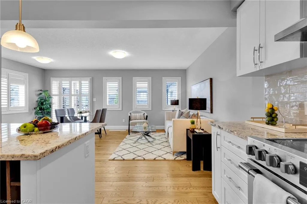 121 Hollybrook Trail