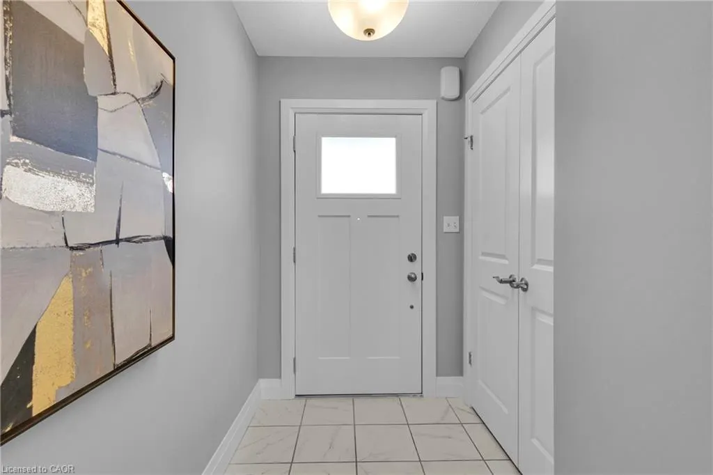 121 Hollybrook Trail