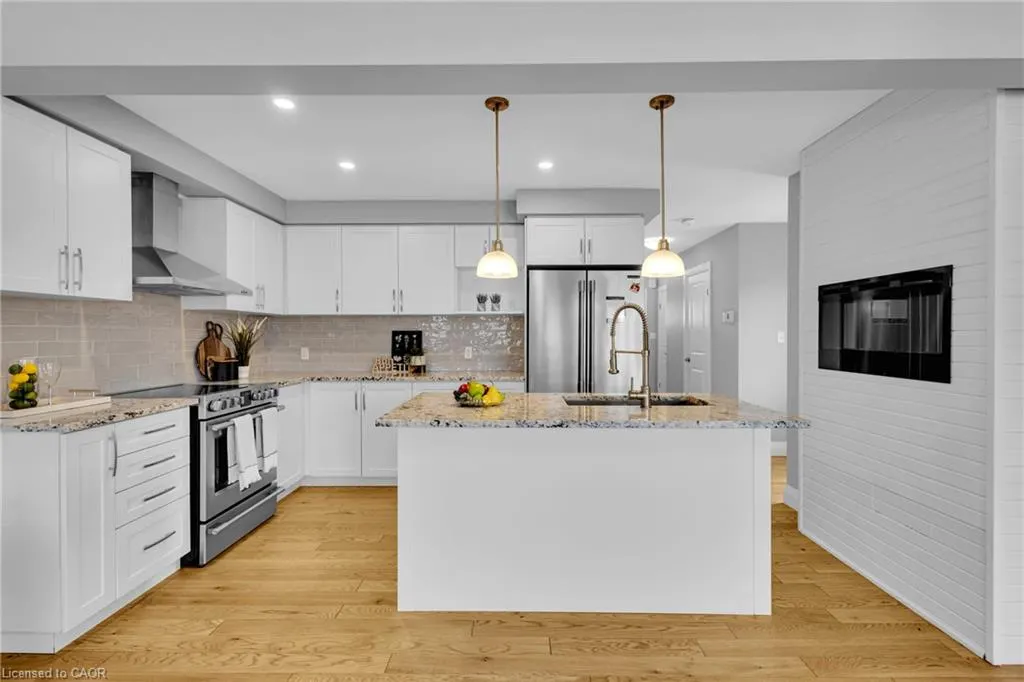 121 Hollybrook Trail