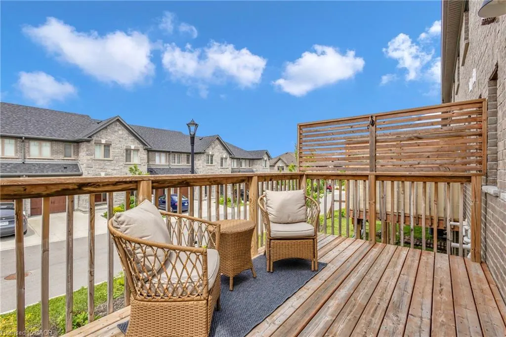 121 Hollybrook Trail